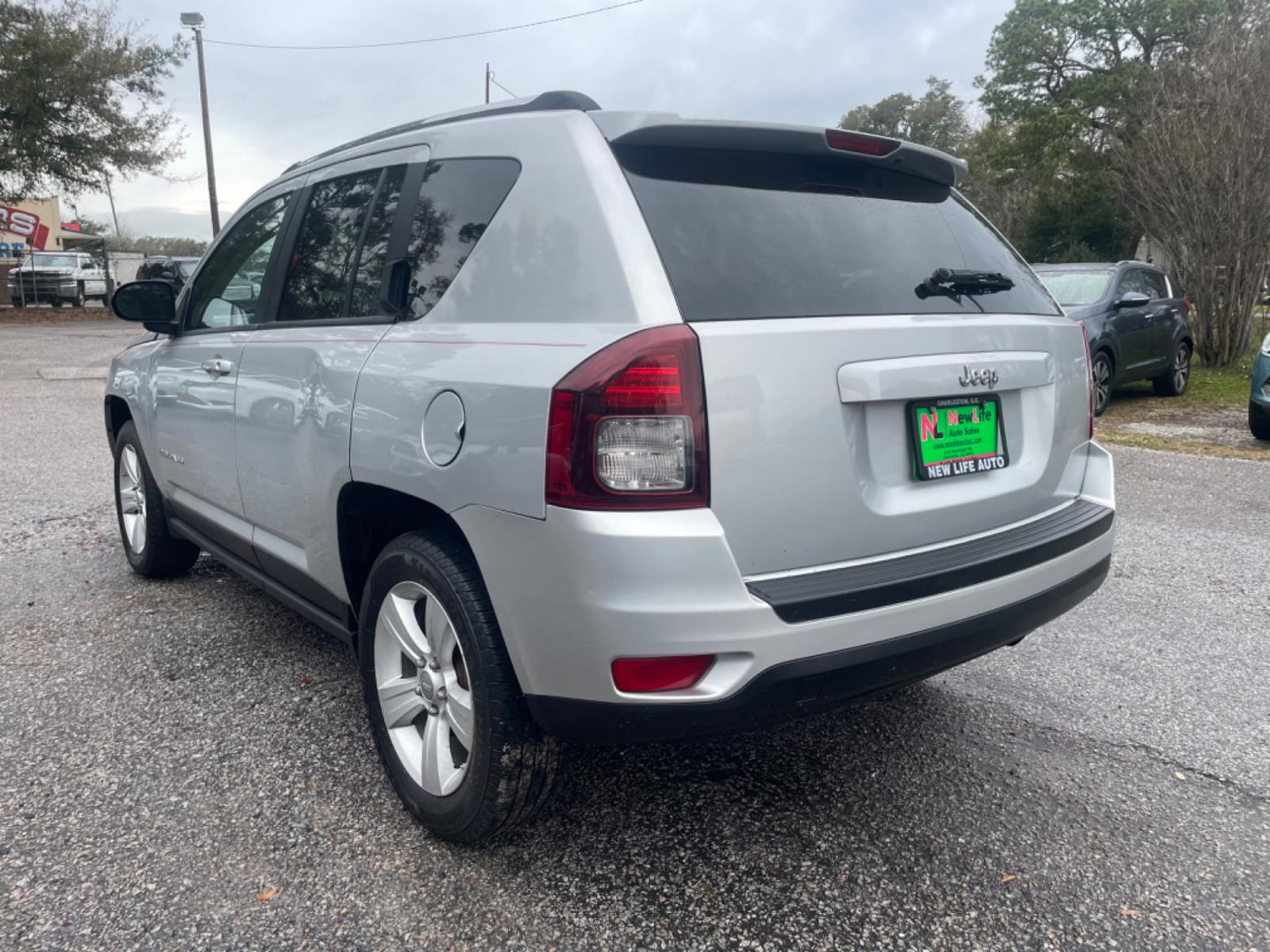 2012 SILVER JEEP COMPASS SPORT (1C4NJCBA8CD) with an 2.0L engine, Continuously Variable transmission, located at 5103 Dorchester Rd., Charleston, SC, 29418-5607, (843) 767-1122, 36.245171, -115.228050 - Photo #4